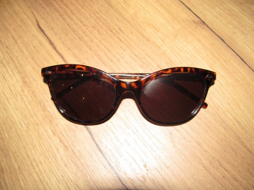 Zdjęcie oferty: Okulary słoneczne w stylu "kota", brązowe