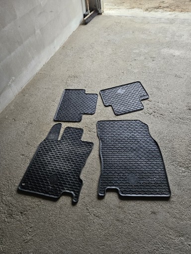 Zdjęcie oferty: Oryginalne dywaniki gumowe Nissan Qashqai