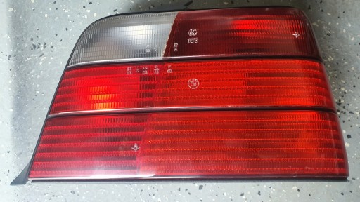 Zdjęcie oferty: BMW e36 Lampa tył prawa sedan 1 387 046 NSL