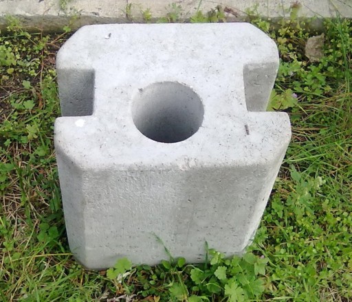 Zdjęcie oferty: Łącznik betonowy do podmurówki (siatka)