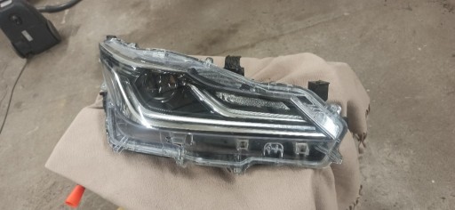 Zdjęcie oferty: Reflektor full led toyota corolla sedan  