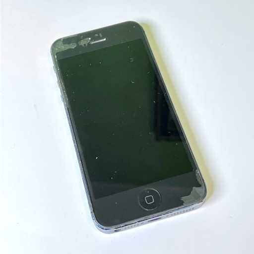 Zdjęcie oferty: Apple iPhone 5 nie włącza się