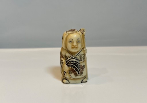 Zdjęcie oferty: Netsuke - Kobieta z grabiami - Japonia XX w. 