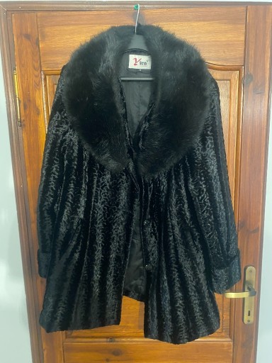 Zdjęcie oferty: Damska kurtka ze sztucznego futra, rozmiar 50