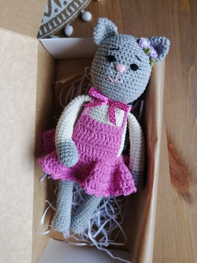 Zdjęcie oferty: Kotek na szydełku maskotka amigurumi z imieniem 