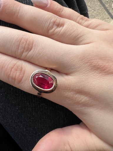 Zdjęcie oferty: Złoty pierścionek z pięknym czerwonym diamentem, próba: 583