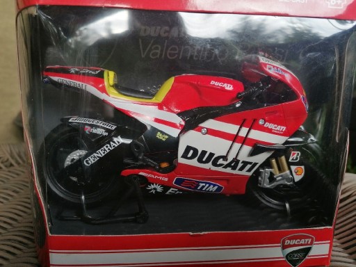 Zdjęcie oferty: Model 1:12 DUCATI DESMOSEDICI GP 11 unikat