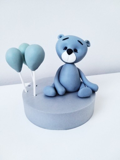 Zdjęcie oferty: Figurka na tort z masy cukrowej Miś z balonikami