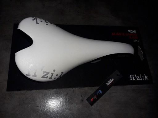 Zdjęcie oferty: Fizik siodło Aliante Carbon Kium MTB Szosa 261g