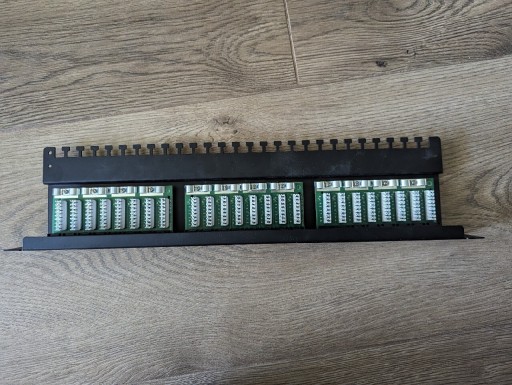 Zdjęcie oferty: PATCH PANEL VAT 5e 24 PORT