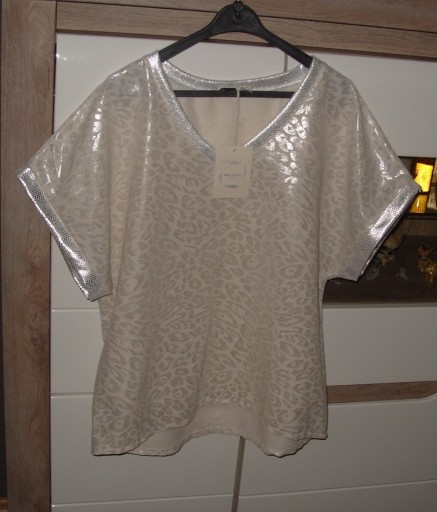 Zdjęcie oferty: bluzeczka w panterkę srebrne dodatki ,dekolt V r. owersize / XL 