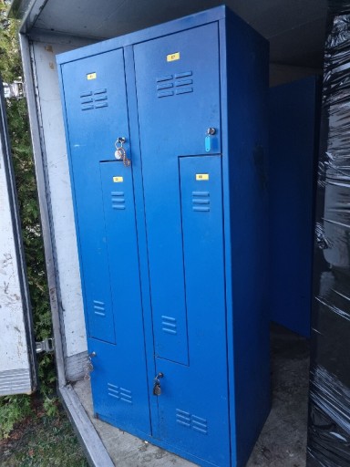 Zdjęcie oferty: Szafa ubraniowa typu L 4 drzwiowa. Niebieskie