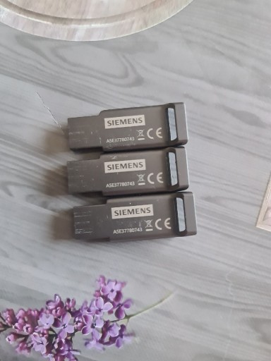 Zdjęcie oferty: Siemens SIMATIC USB klucze licencyjne zestaw 3 sztuki używane