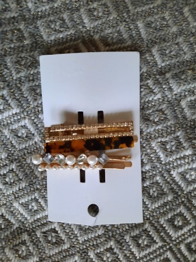 Zdjęcie oferty: Zestaw 4 spinek z perlami o oczkami H&M 