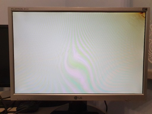 Zdjęcie oferty: Monitor LG L226WTQ-SF 22" sprawny z plamą na ekran