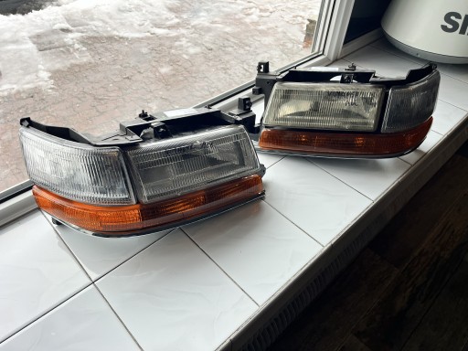 Zdjęcie oferty: Chrysler Voyager 91-95 lampy przod