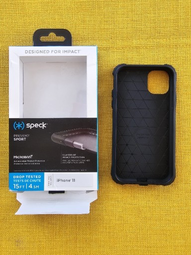 Zdjęcie oferty: Etui pancerne Speck do iPhone 11 + Etui alcantara