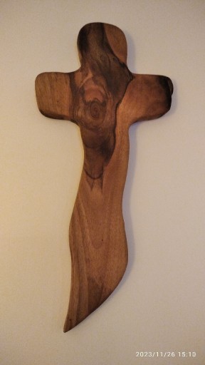 Zdjęcie oferty: Krzyż z drzewa orzech włoski.