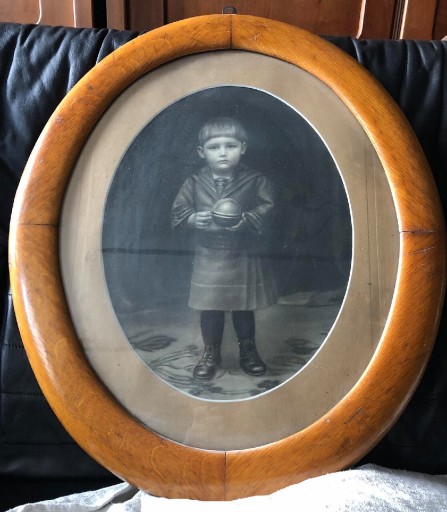 Zdjęcie oferty: Przedwojenna fotografia dziecka w ramie duża 
