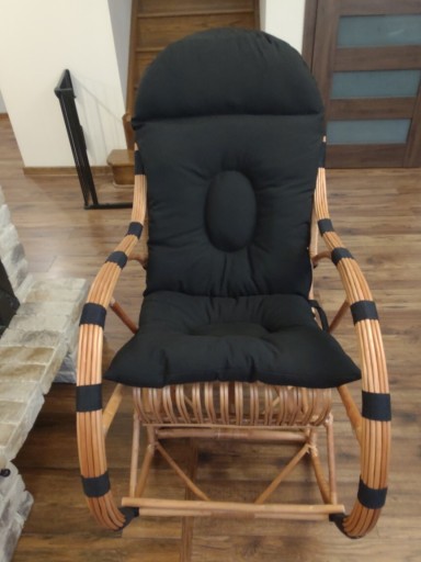 Zdjęcie oferty: Fotel wiklinowy bujany dla dorosłych z poduchą
