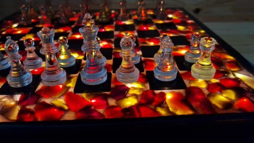Zdjęcie oferty: Płonące szachy z żywicy epoksydowej i drewna