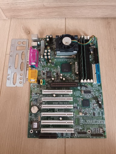 Zdjęcie oferty: Płyta główna 815EP PRO VER : 2 MSI MS-6337 Intel Pentium III 1.0B GHz