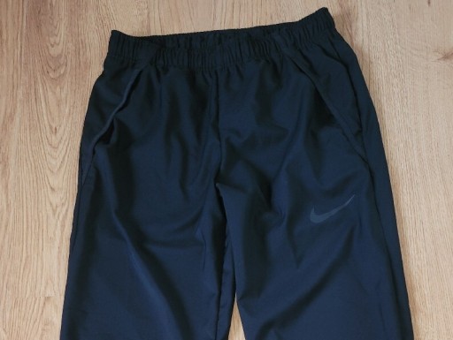 Zdjęcie oferty: Spodnie dresowe Nike DRI-FIT rozmiar S na 165