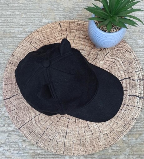 Zdjęcie oferty: RESERVED Czarna czapka z daszkiem z uszkami kotek
