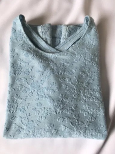 Zdjęcie oferty: Błękitna bluzka z łezką na plecach, krój oversize, rękaw 3/4 kimono