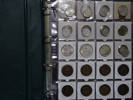 Zdjęcie oferty: Stary poklejony klaser z monetami ciekawy mix