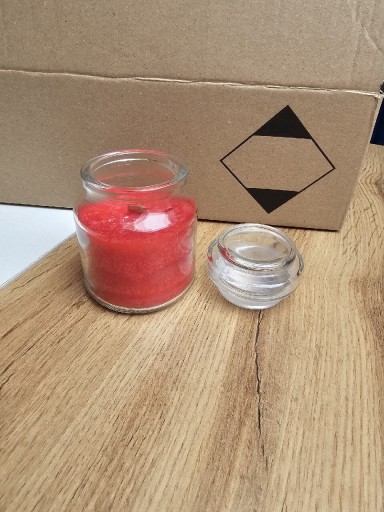 Zdjęcie oferty: Świeczka o zapachu Truskawki z drewnianym knotem 