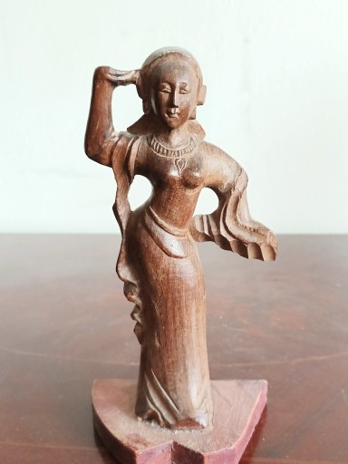 Zdjęcie oferty: Figurka z drewna egzotycznego Tańcząca bogini 