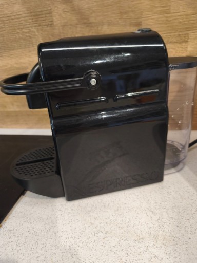 Zdjęcie oferty: Ekspres kapsułkowy DELONGHI NESPRESSO INISSIA EN80.B- czarny- cieknie