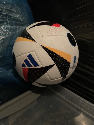 Zdjęcie oferty: Nowa Piłka do piłki nożnej Adidas 