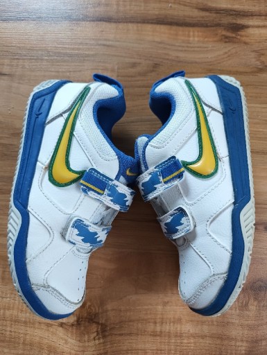Zdjęcie oferty: Buty sportowe Nike dziecięce rozmiar 28
