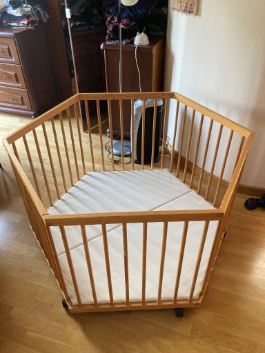 Zdjęcie oferty: Natural wood play pen with Mattrass