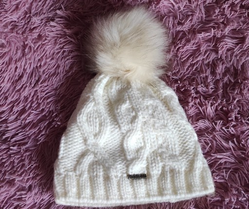 Zdjęcie oferty: Zimowa damska czapka z pomponem firmy PaMaMi 