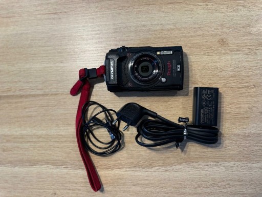 Zdjęcie oferty: Olympus TG-5 Tough podwodny aparat z ładowarką / jedyny na Allegro!