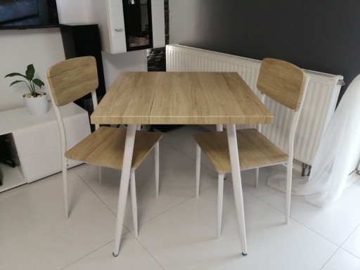 Zdjęcie oferty: Stolik z 2 krzesłami do jadalni kuchni salonu. 