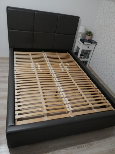 Zdjęcie oferty: Łóżko sypialniane 155x217 cm, tapicerka do odnowy