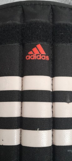 Zdjęcie oferty: Ochraniacze Adidas piłka nożna