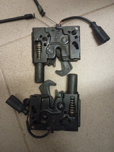 Zdjęcie oferty: Zamek maski przód skoda superb iii 3v0823509b