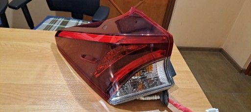 Zdjęcie oferty: Toyota Auris II lift kombi lampa tyl lewa