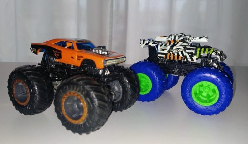 Zdjęcie oferty: Monster truck 2 auta hot wheels 