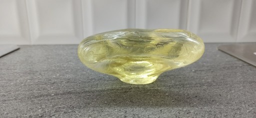 Zdjęcie oferty: Popielniczka szklana żółta prążkowane szkło 