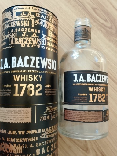 Zdjęcie oferty: Puszka i butelka po Whisky 1782 J.A. Baczewski