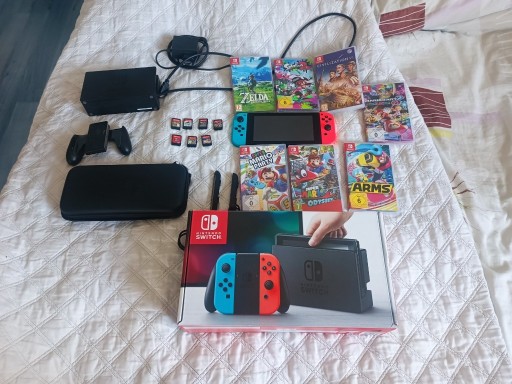 Zdjęcie oferty: Nintendo Switch HAC-001 super stan+ 7 extra gier