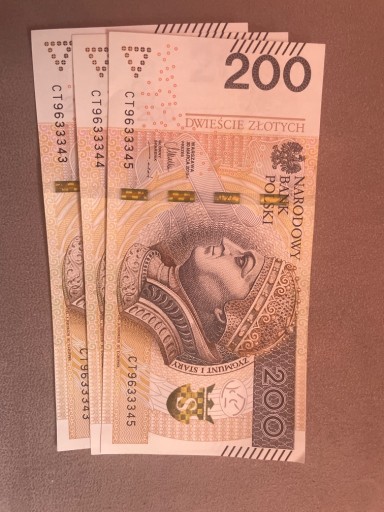 Zdjęcie oferty: 200 zł PLN kolejne banknoty 3 seria CT 345