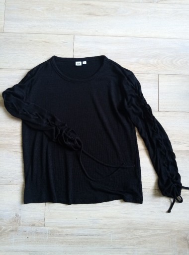 Zdjęcie oferty: Czarny sweterek basic Gap z wiązaniem na rękawach
