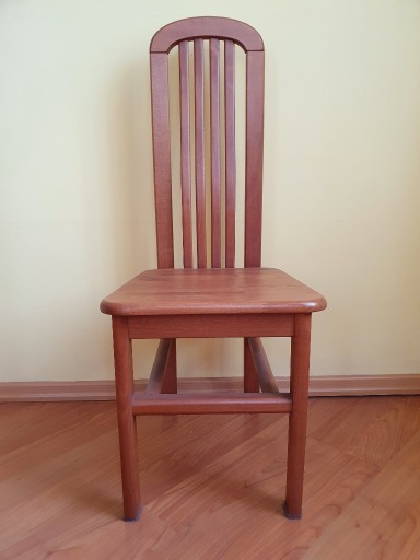 Zdjęcie oferty: Krzesła z litego drewna